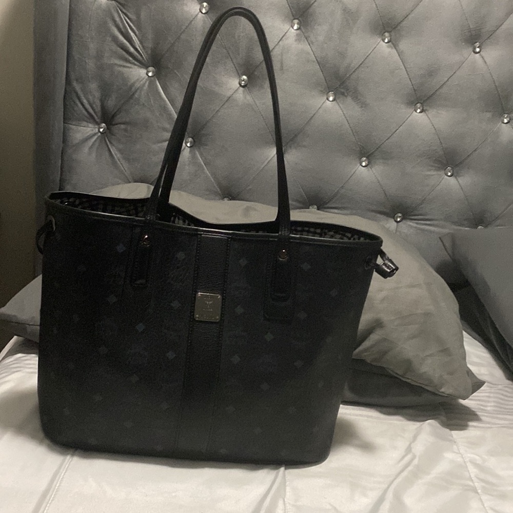 MCM Liz Medium Reversible Tote with Pouch